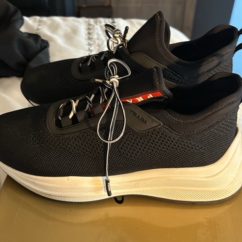 Beautiful Prada 💯 authentic - Picture 4 of 8